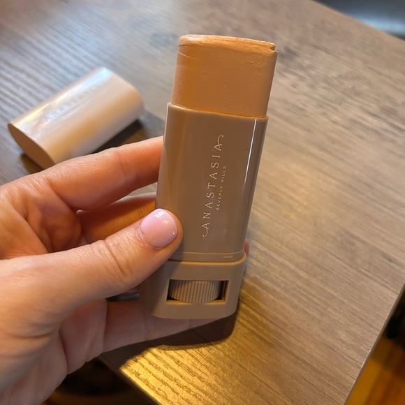 ANASTASIA Beauty Balm Serum Boosted Skin Tint color: 4 - Picture 4 of 4